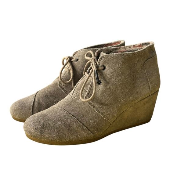 TOMS Suede Lace-Up Wedge Booties Taupe Ankle Boots Women’s Size 9.5 - Picture 1 of 5